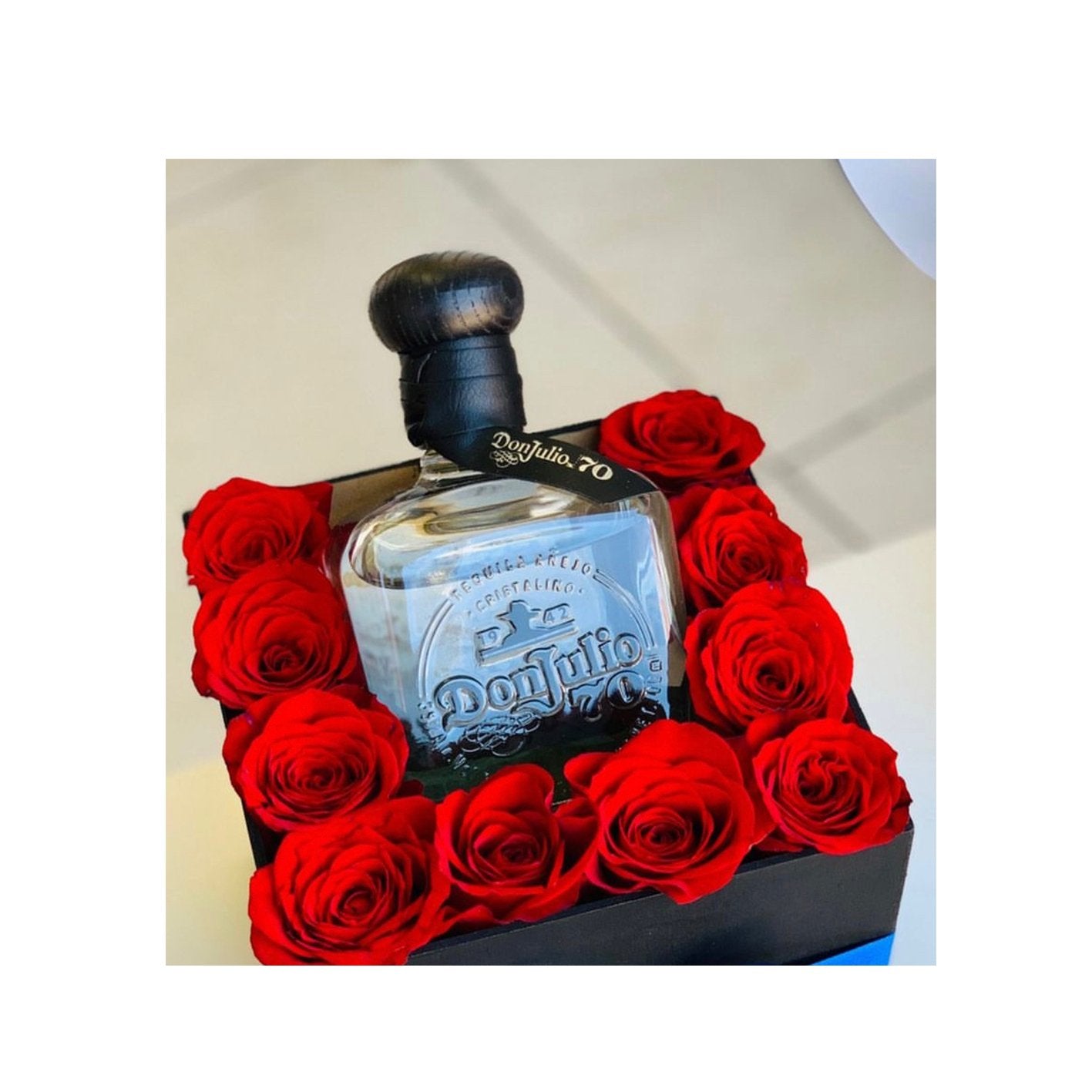 Caja de rosas con botella - Sweet Surprise Boutique